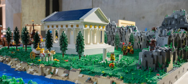 LUDGUNUM MUSEE & THÉÂTRES ROMAINS : EXPOSITION "Les aventures de Brickius Maximus. L'expo en briques LEGO" dès le 6 octobre 2023 !
